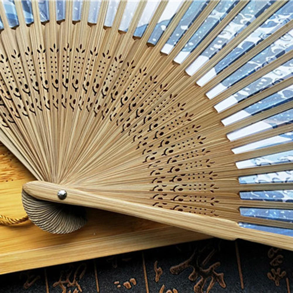 Traditional Japanese Fan 'Kanagawa Wave' - Image 4