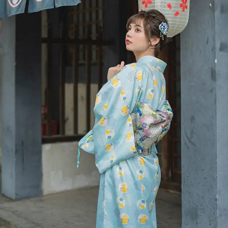 Traditional Japanese Kimono for Women 'Bizan' - Image 3