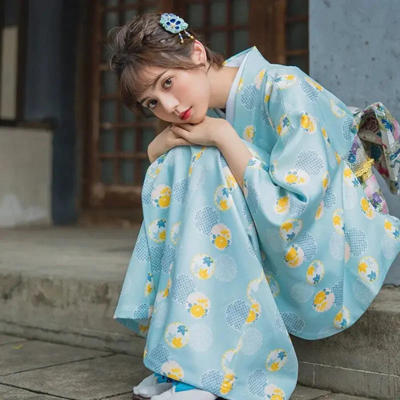 Traditional Japanese Kimono for Women 'Bizan' - Image 5