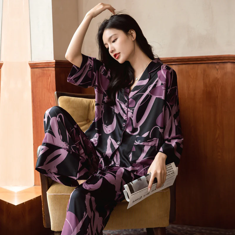 Traditional Japanese Pajamas for Women - Image 2