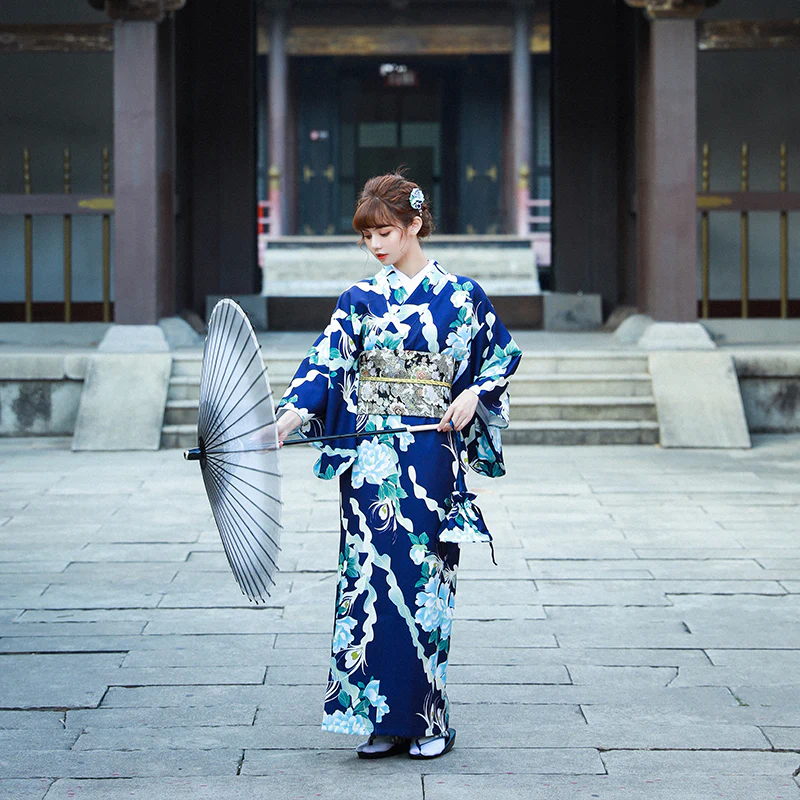 Traditional Japanese Women Kimono - Image 2