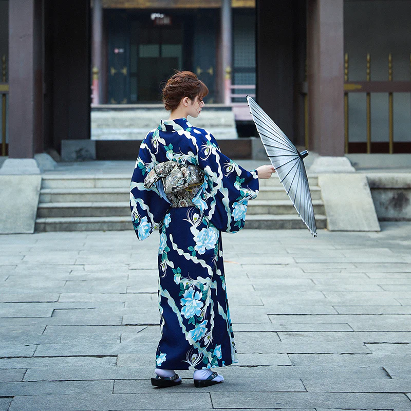 Traditional Japanese Women Kimono - Image 3