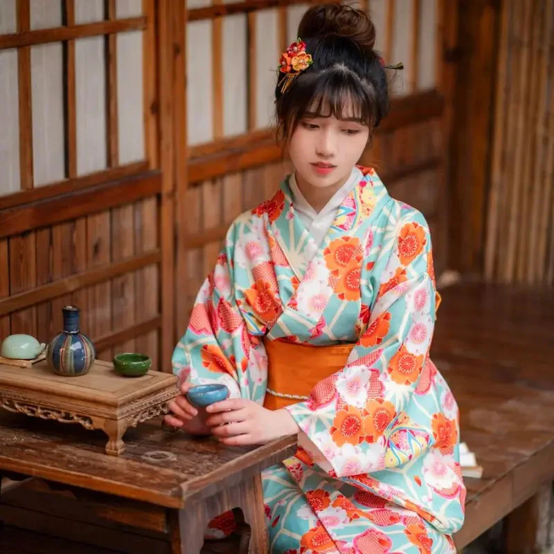 Women's Japanese Style Kimono 'Tekari' - Image 2