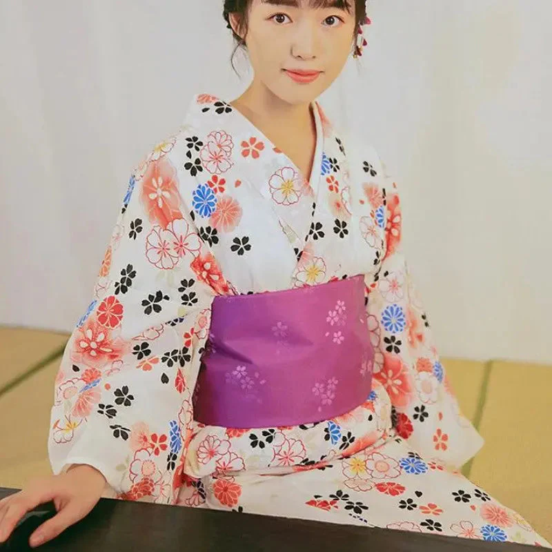 Women's Traditional Japanese Kimono 'Akanagi' - Image 3