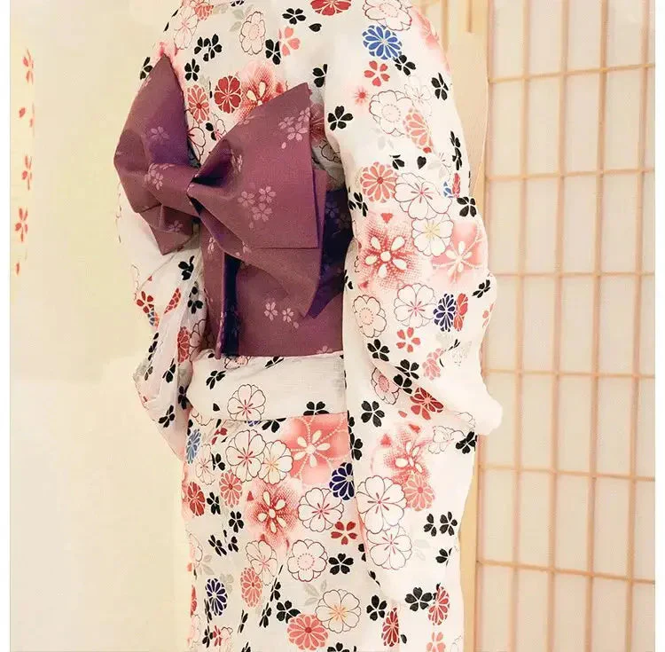 Women's Traditional Japanese Kimono 'Akanagi' - Image 5